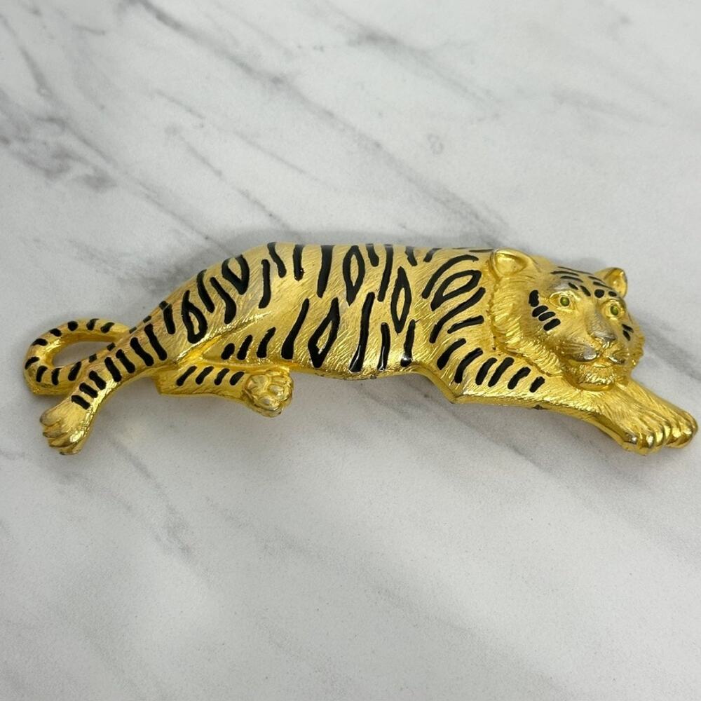 Vintage Tiger Belt Buckle Gold Tone Black Enamel Figural Green Eye Prowling ✨